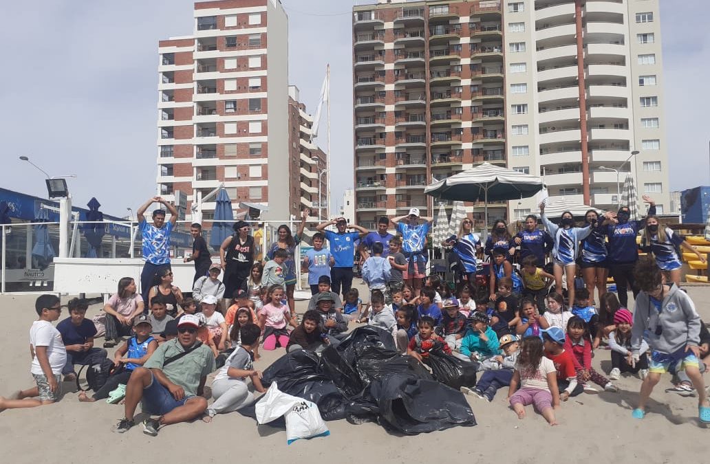 Ambiente participó de una nueva edición de limpieza de playas en Madryn