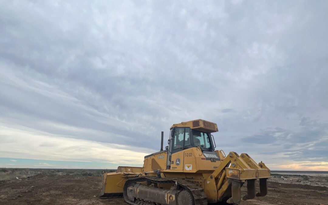 El Gobierno del Chubut realizó tareas de limpieza y movimiento de suelo a la vera de la Ruta Provincial N° 1